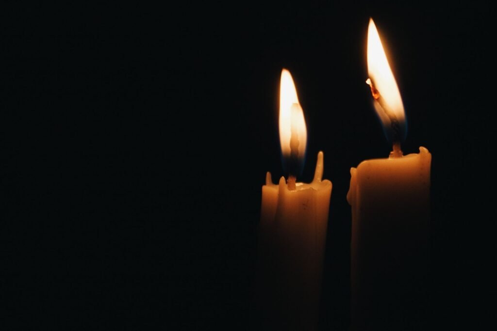 Andhere mein jalti hui candle - Bharani nakshatra ki tivra bhavnayein aur parivartan shakti ka pratik