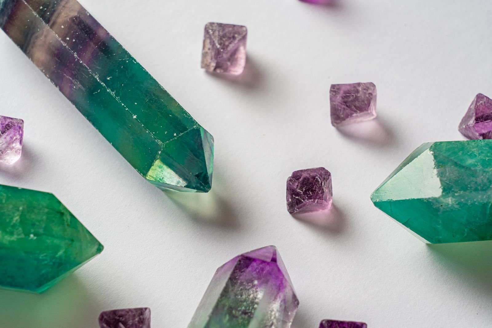 Rang-birangi crystals fluorite aur amethyst