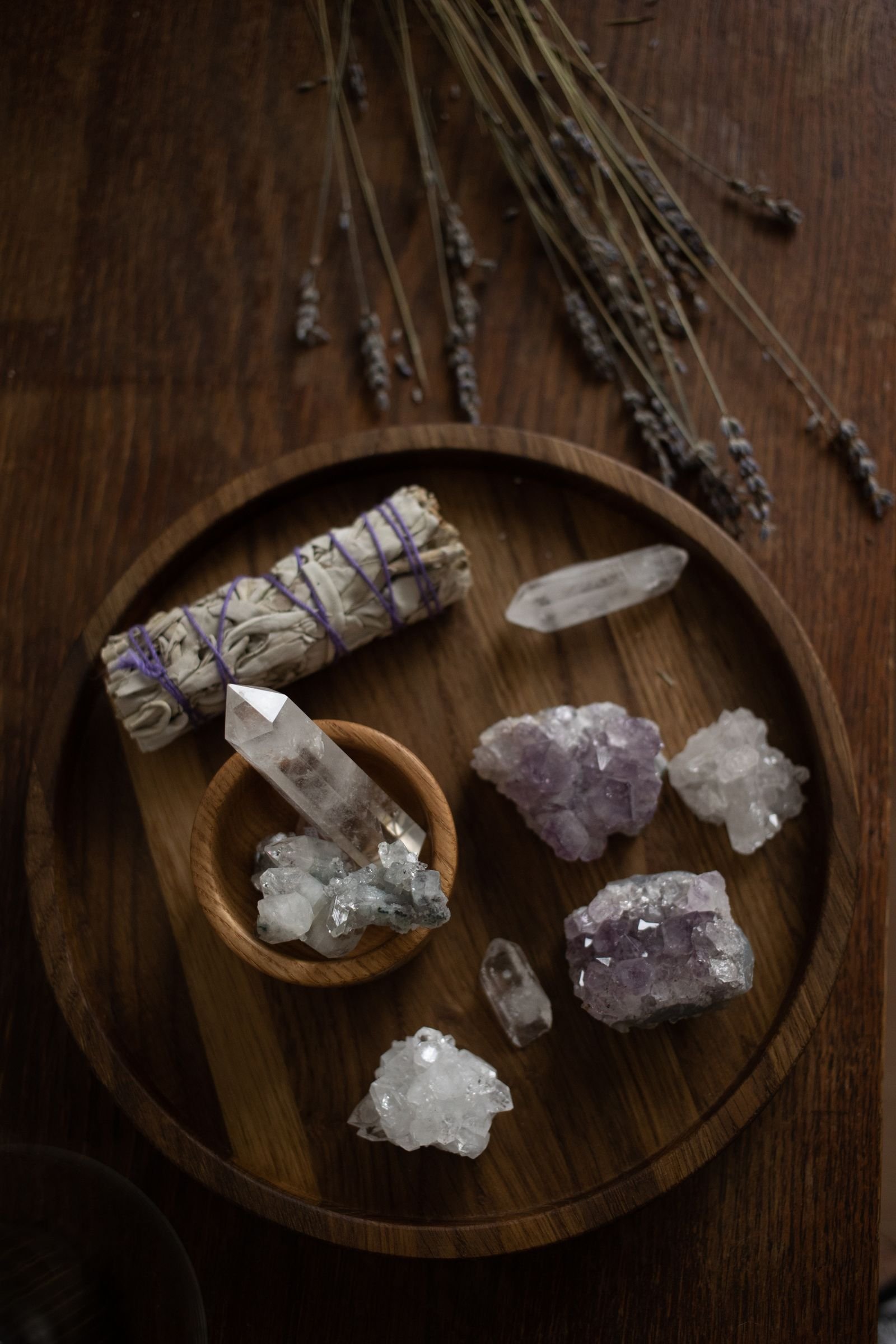 Crystal cleansing aur care setup dhoop ke saath
