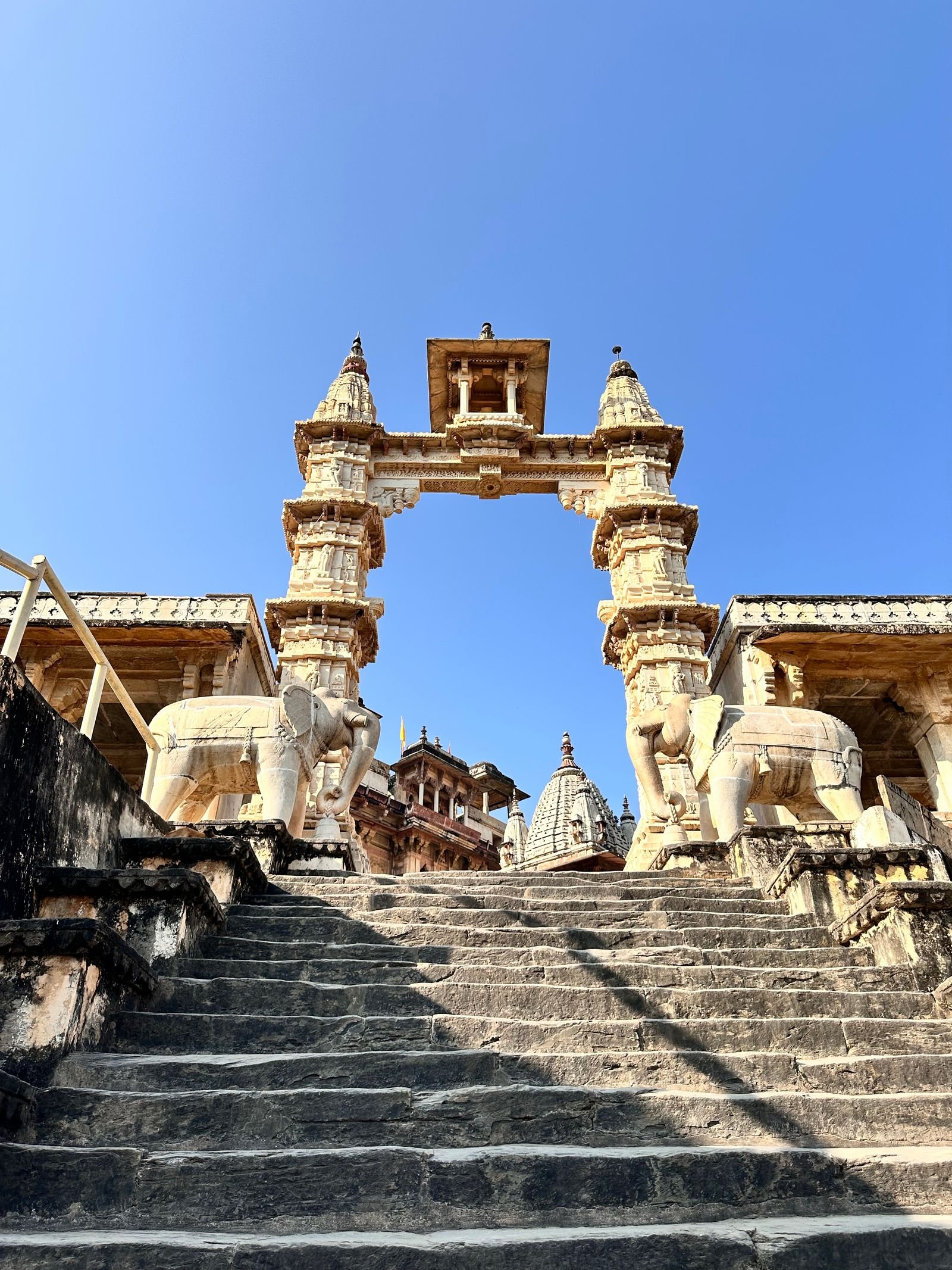 Gajakesari Yog - prachin mandir hathi murti