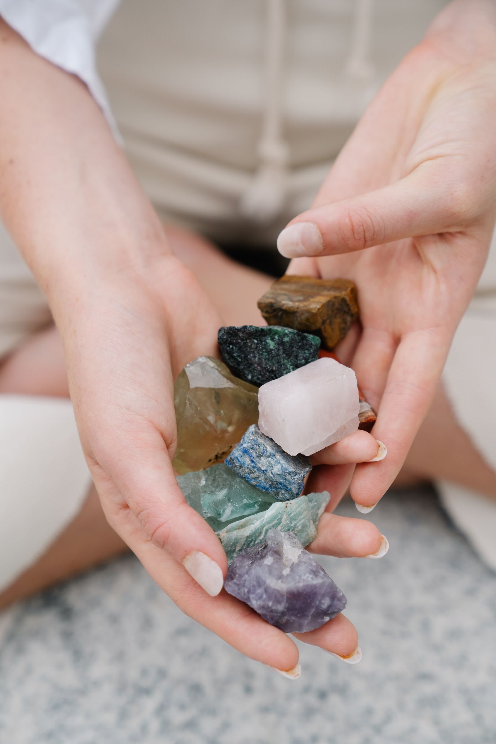 Haath mein crystal stones
