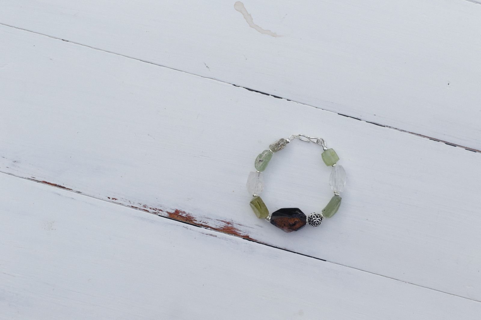 Jade ke hare beads se bana bracelet