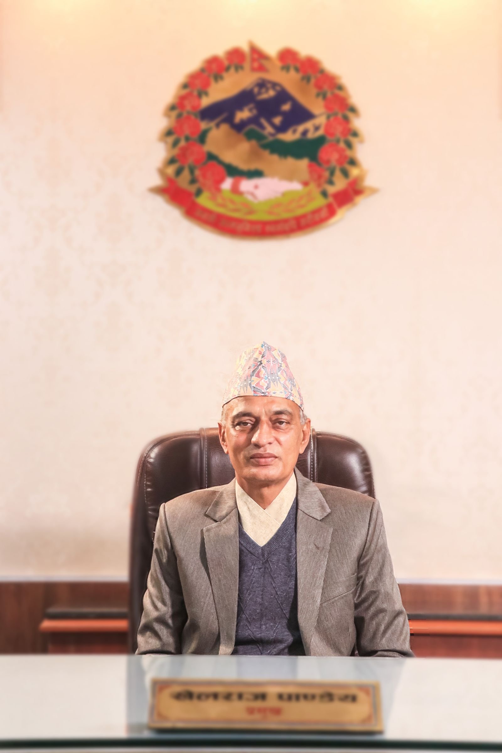वरिष्ठ अधिकारी अपने कार्यालय में - ज्येष्ठा नक्षत्र के करियर संबंधी गुण