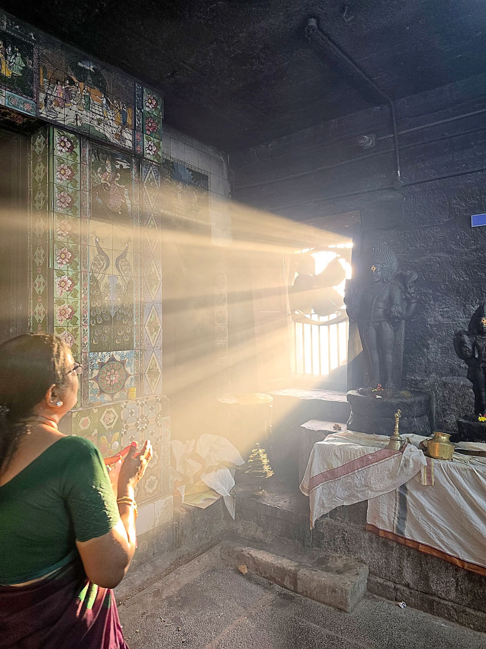 ज्योतिष ईश्वर द्वारा दी गई विज्ञान - धूप से जगमगाता मंदिर
