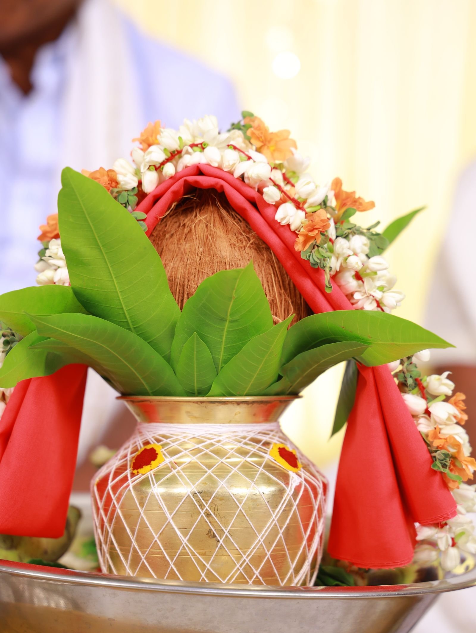 Kumbh Rashi — kalash nariyal aur phool