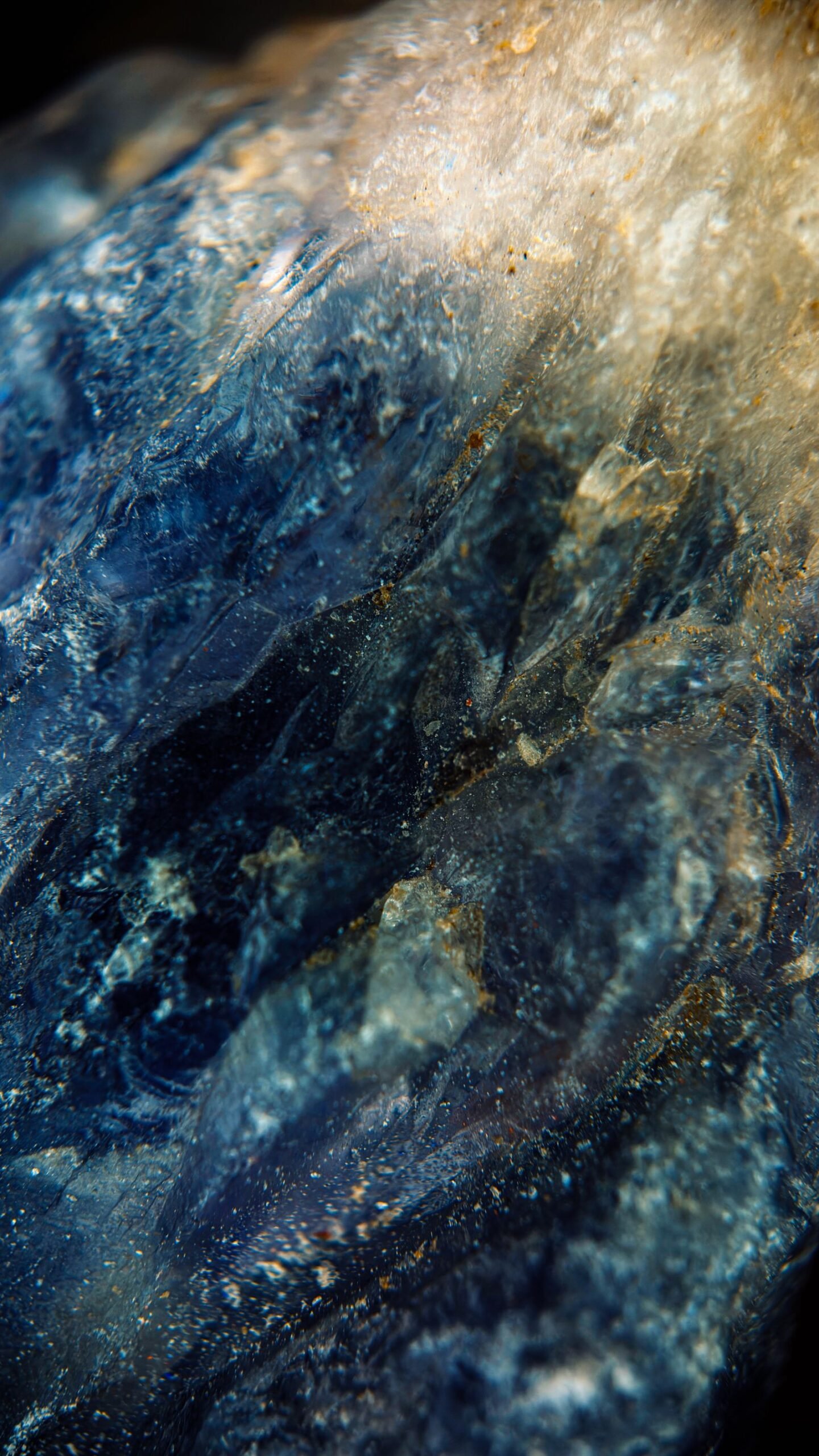 Labradorite ki neeli chamak macro shot
