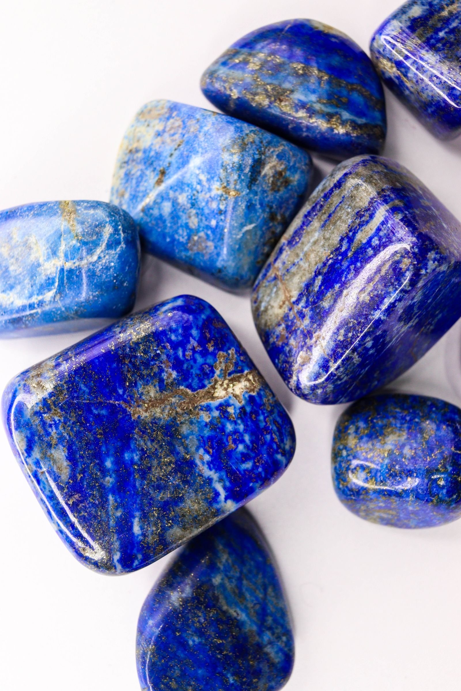 Lapis Lazuli neela patthar sone ki chamak ke saath