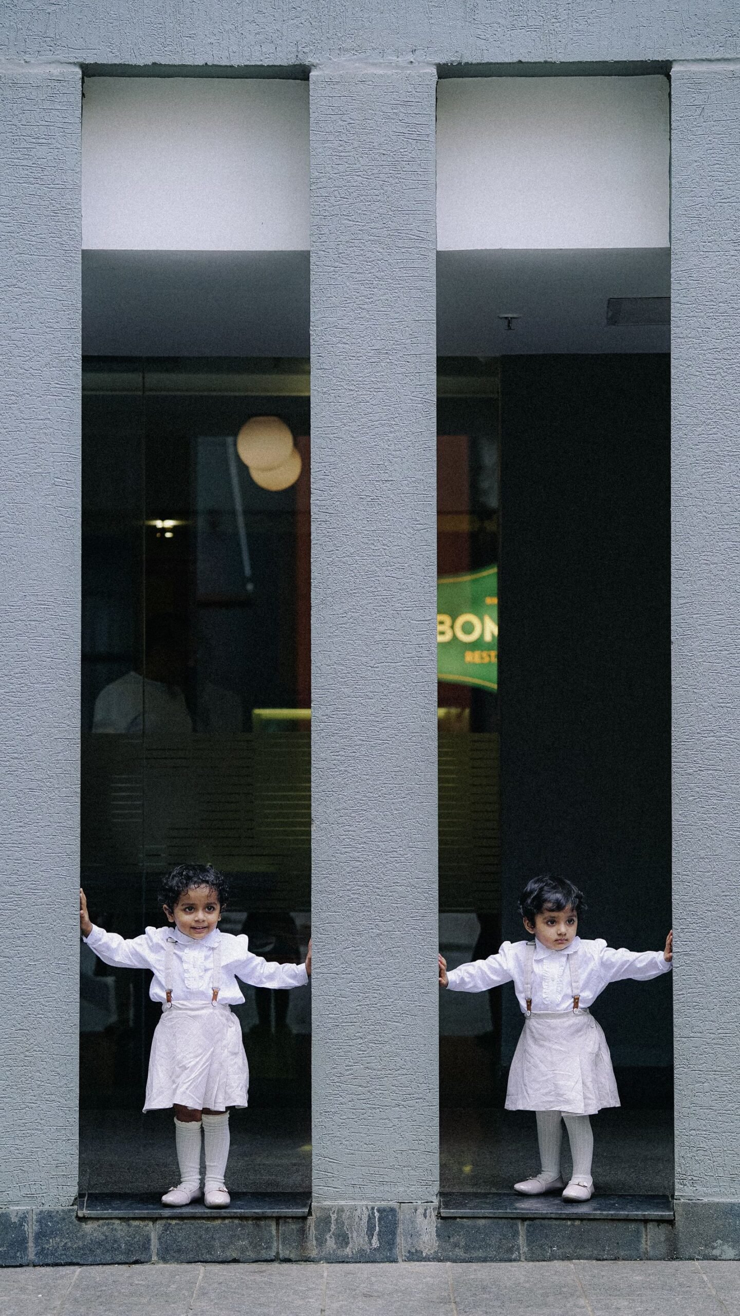 Mithun Rashi Rashifal August 2026 - bachche khambo ke beech khelte hue