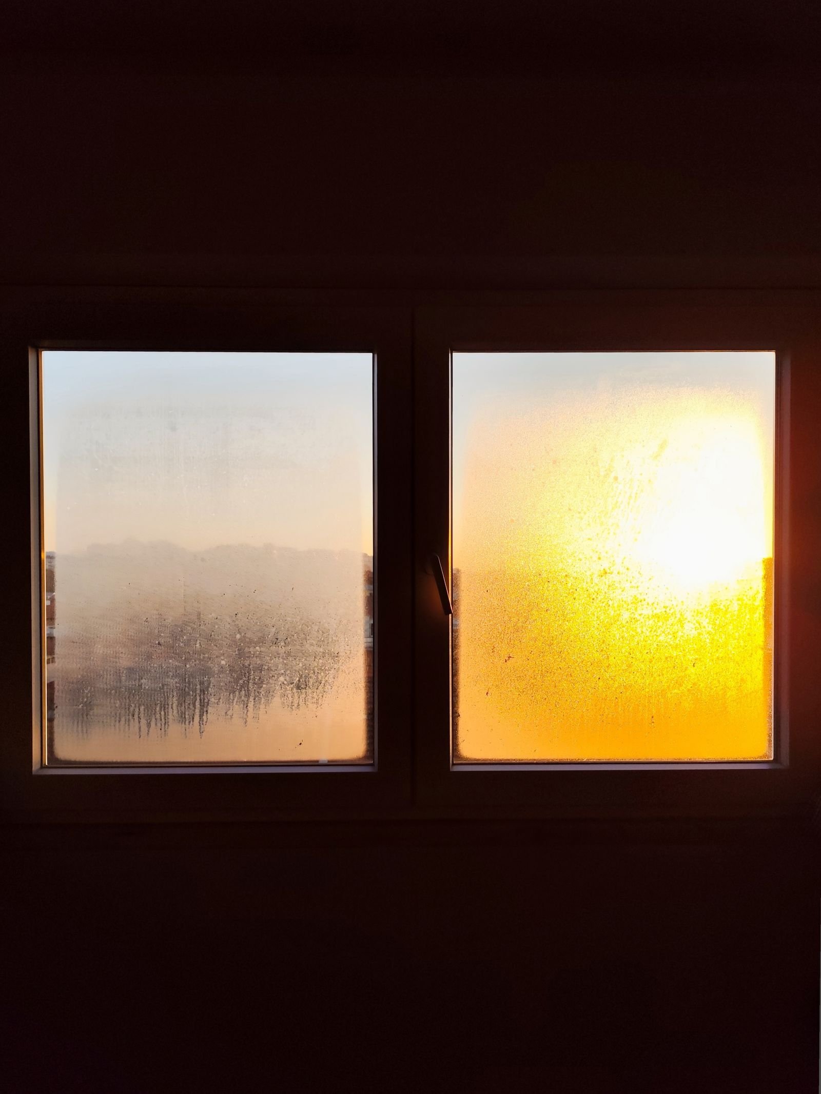 Subah ki dhoop khidki se ghar mein aati hui - surya vigyan aur vastu disha