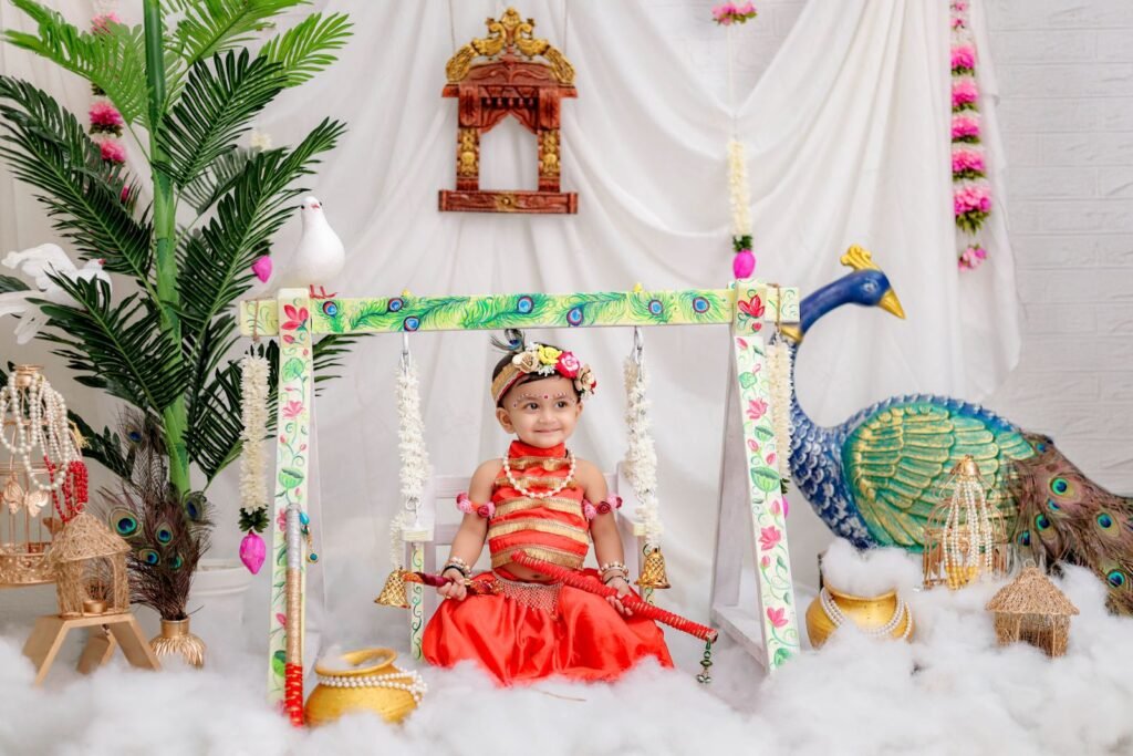 Shishu paramparik vastra mein jhoole par — Bharatiya namkaran sanskar ka utsav