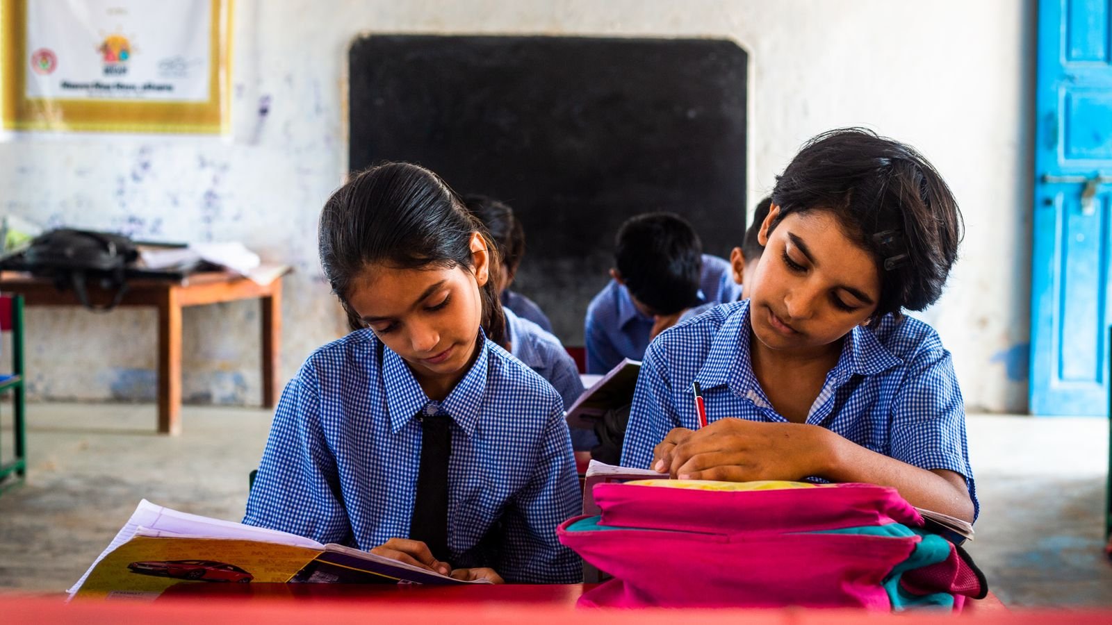 Do bharatiya bachche school uniform mein padhaai mein tallin — Pythagorean system ki tarkik, systematic soch ka pratik