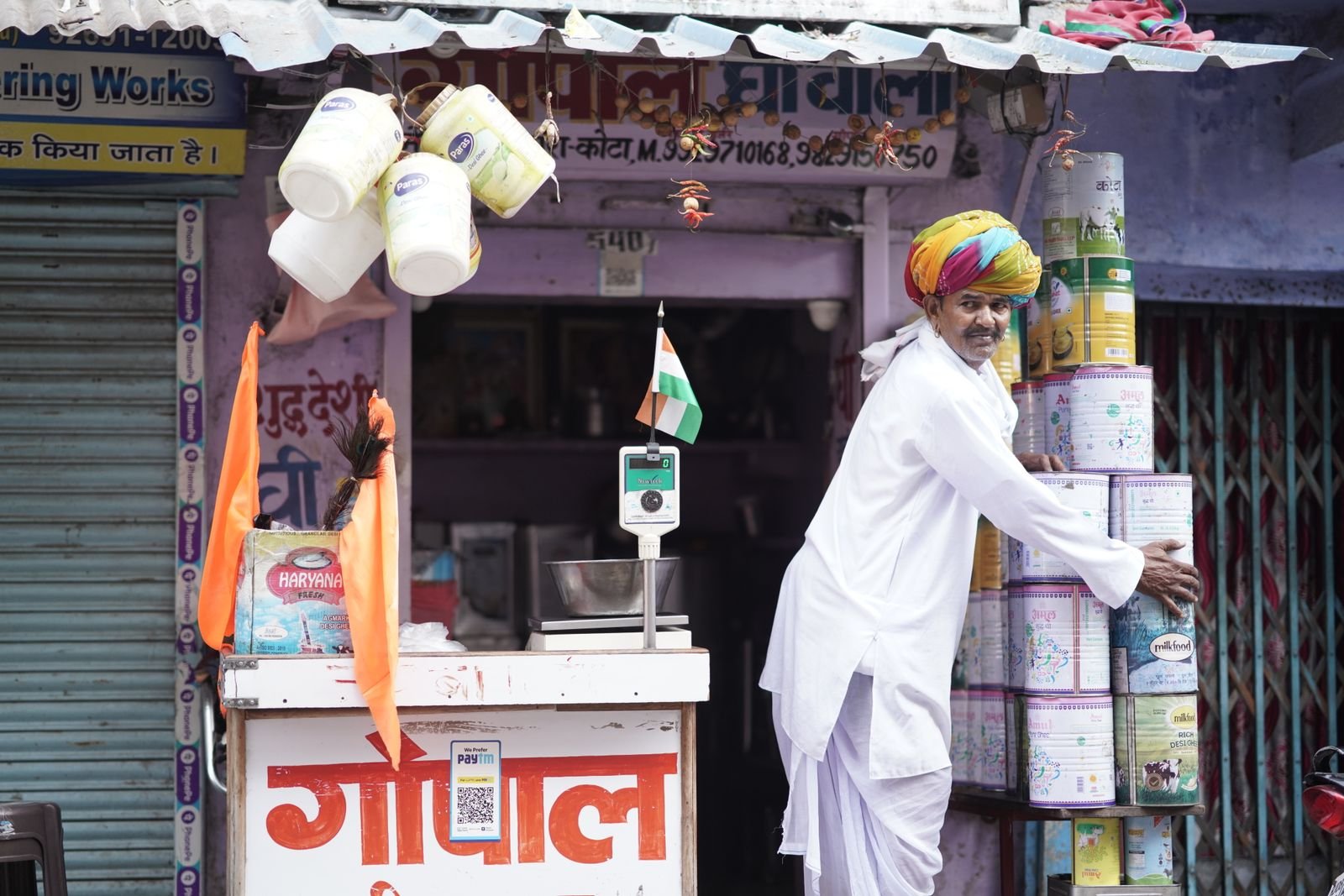 Rajasthan ke vyapari apni dukan mein saman sajate hue - company naam numerology