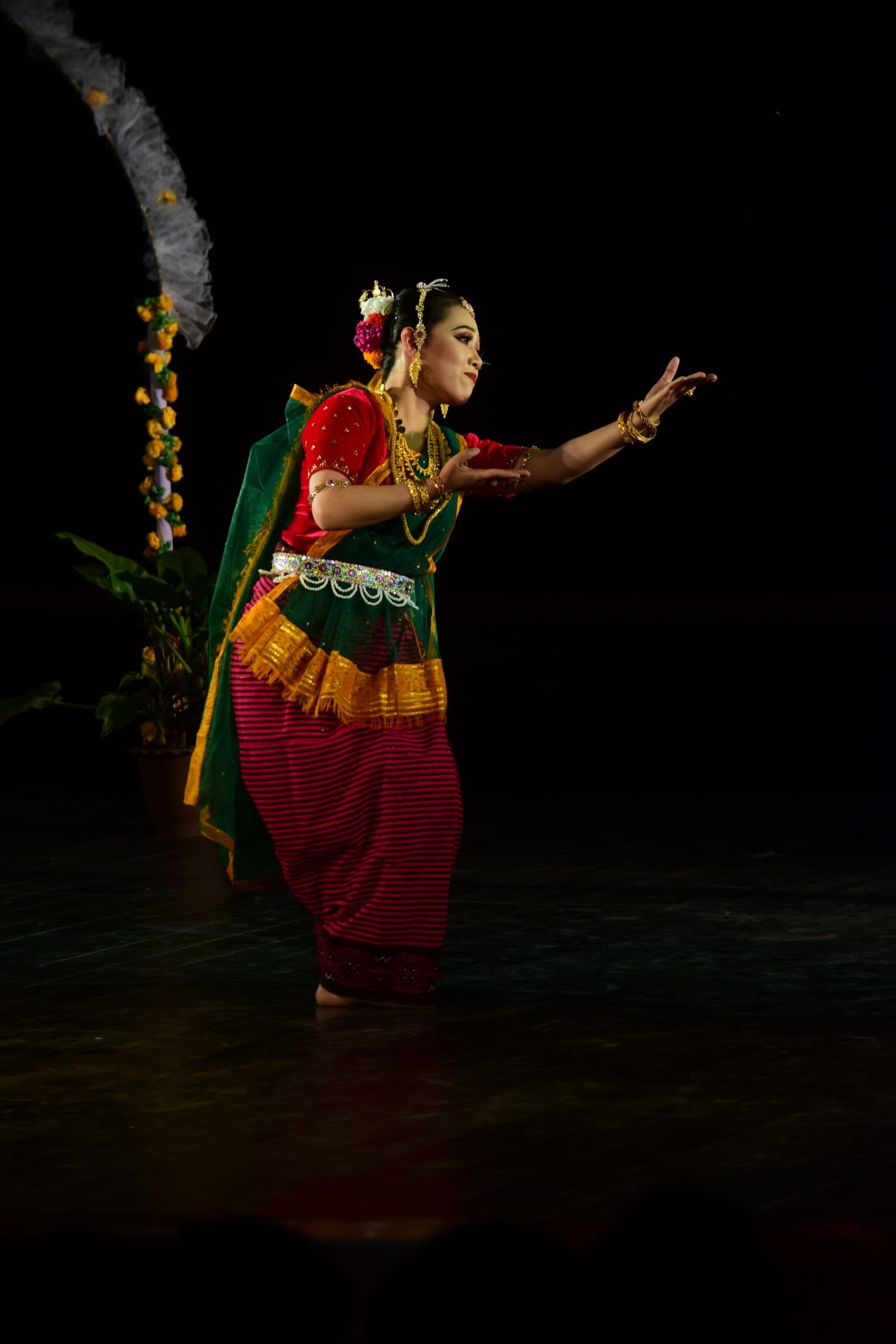नृत्य प्रस्तुति - पूर्वा फाल्गुनी नक्षत्र के कलात्मक करियर संबंधी गुण