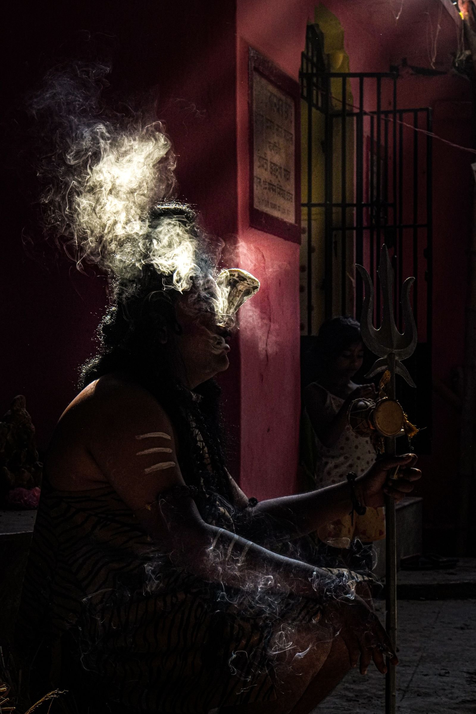 Rahu graha — dhundhla rahasyamayi silhouette
