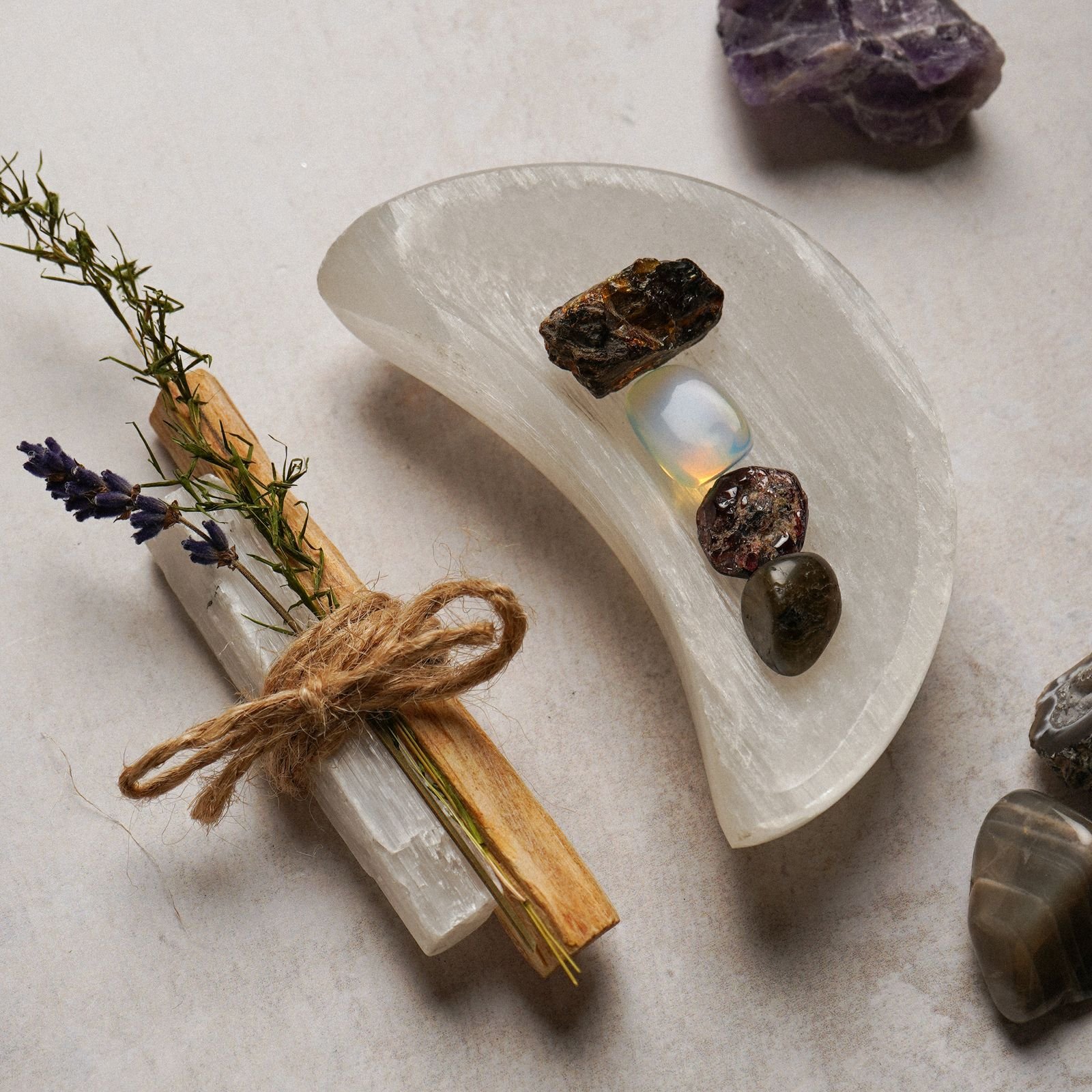 Selenite crystal holder aur palo santo