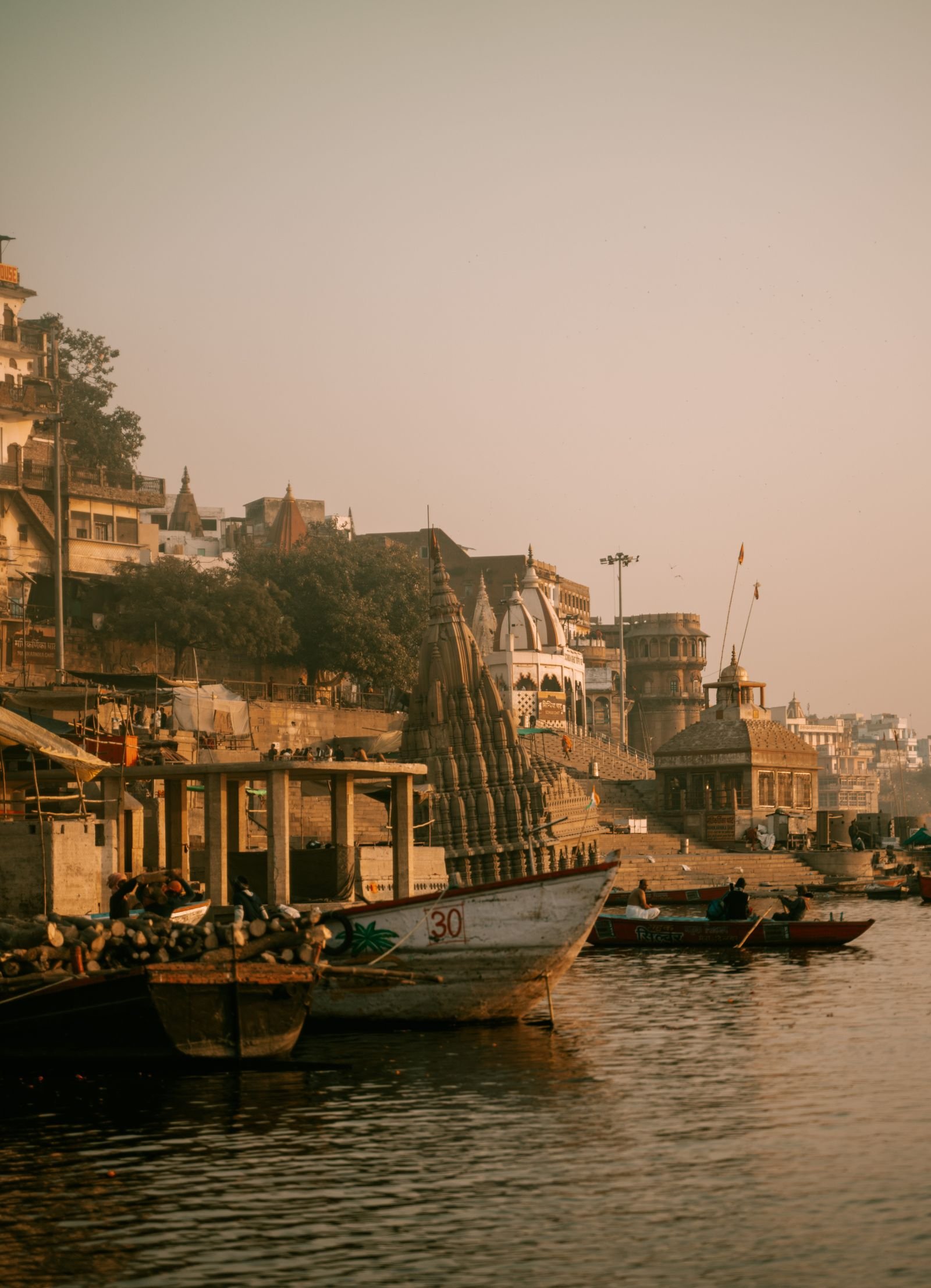 Kanchipuram mandir jal-kund ke paas, jal tatva ka pratik