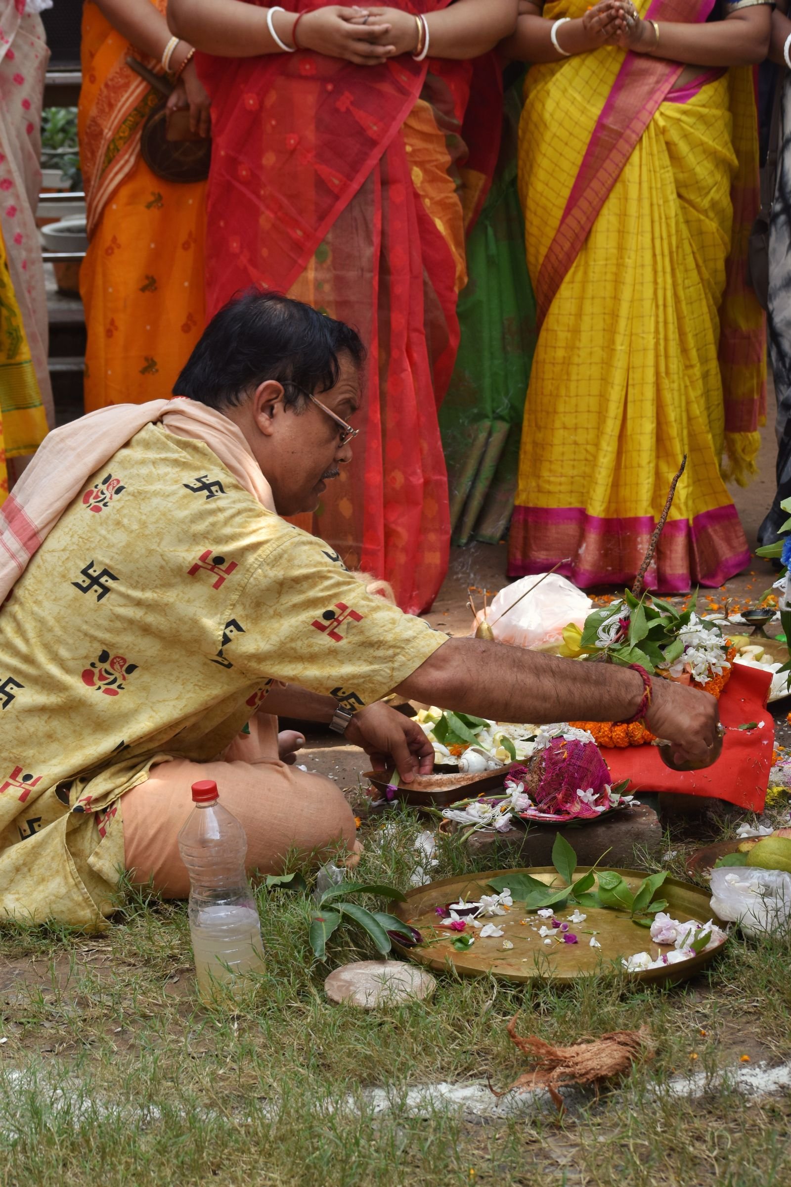 पारंपरिक पूजा समारोह — शुभ मुहूर्त में निर्माण-कार्य आरंभ की परंपरा