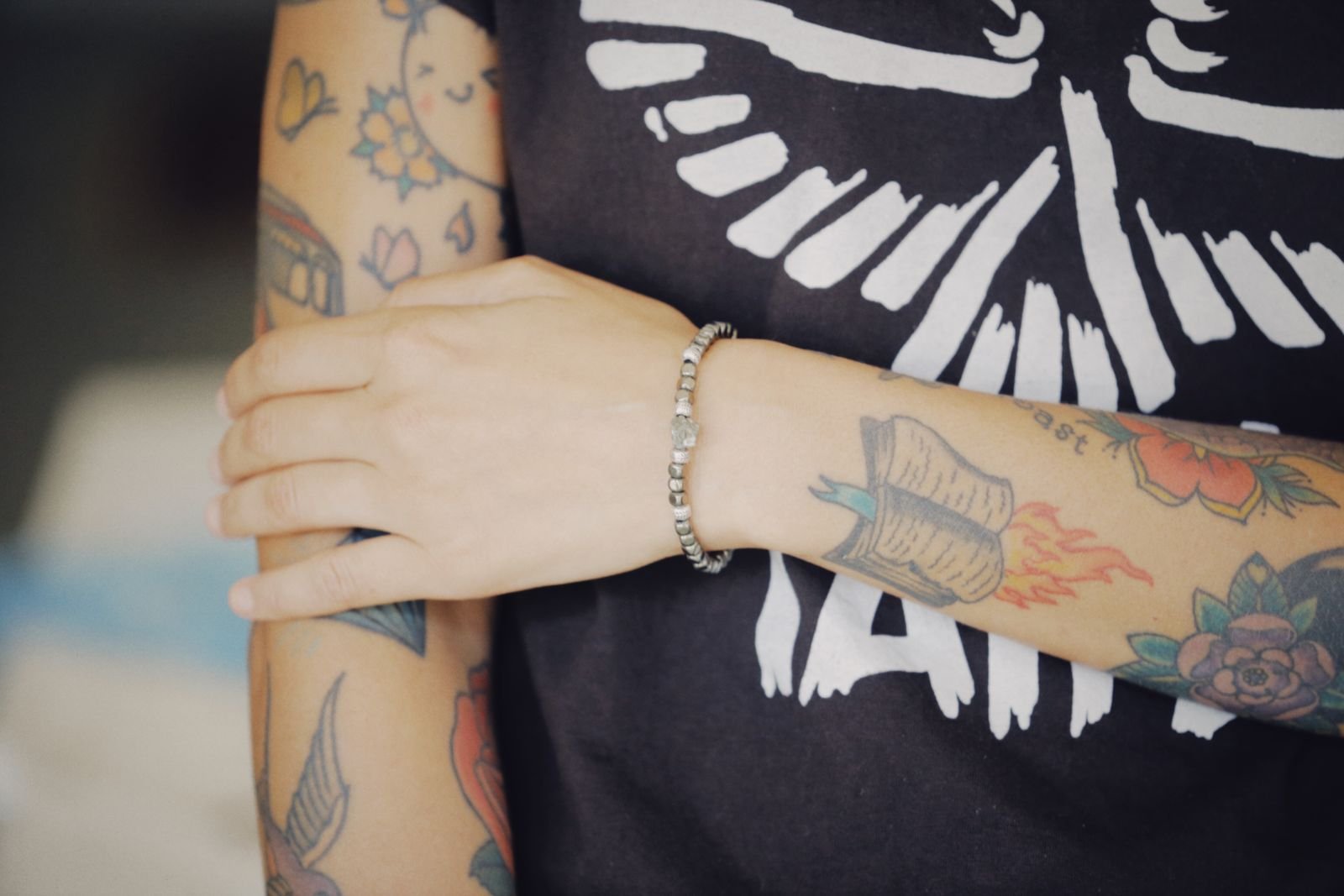 Crystal bracelet haath mein pehne hue