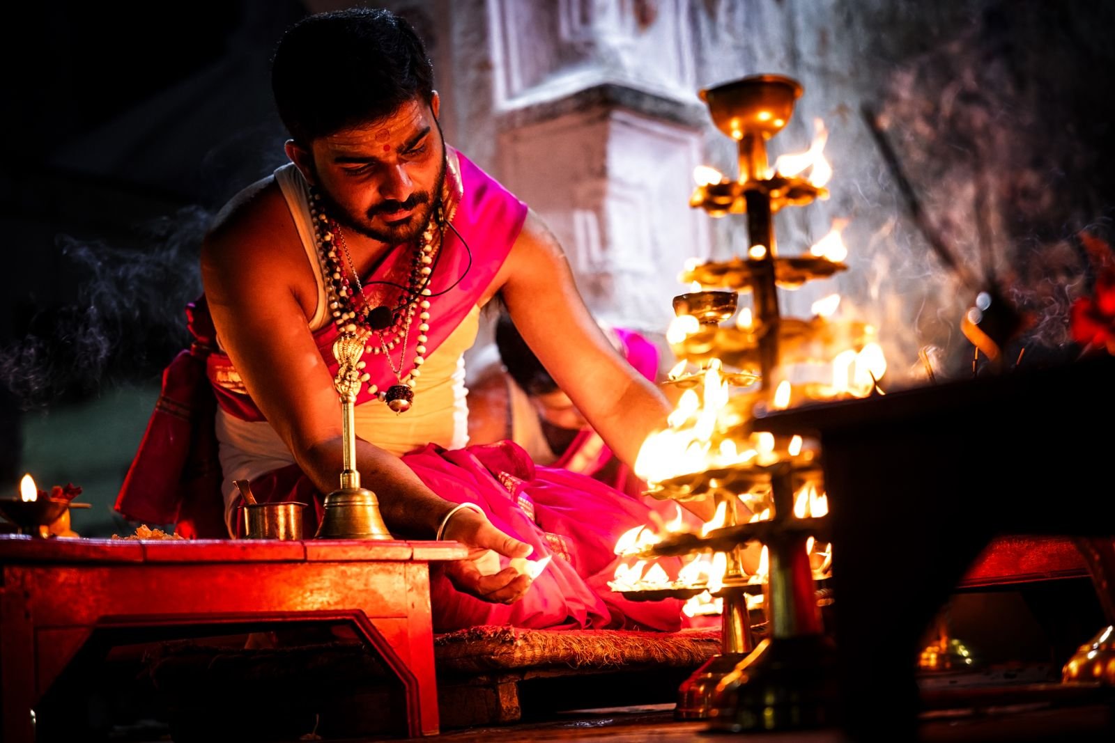 Purohit dwara vidhi-vidhan se puja anushthan