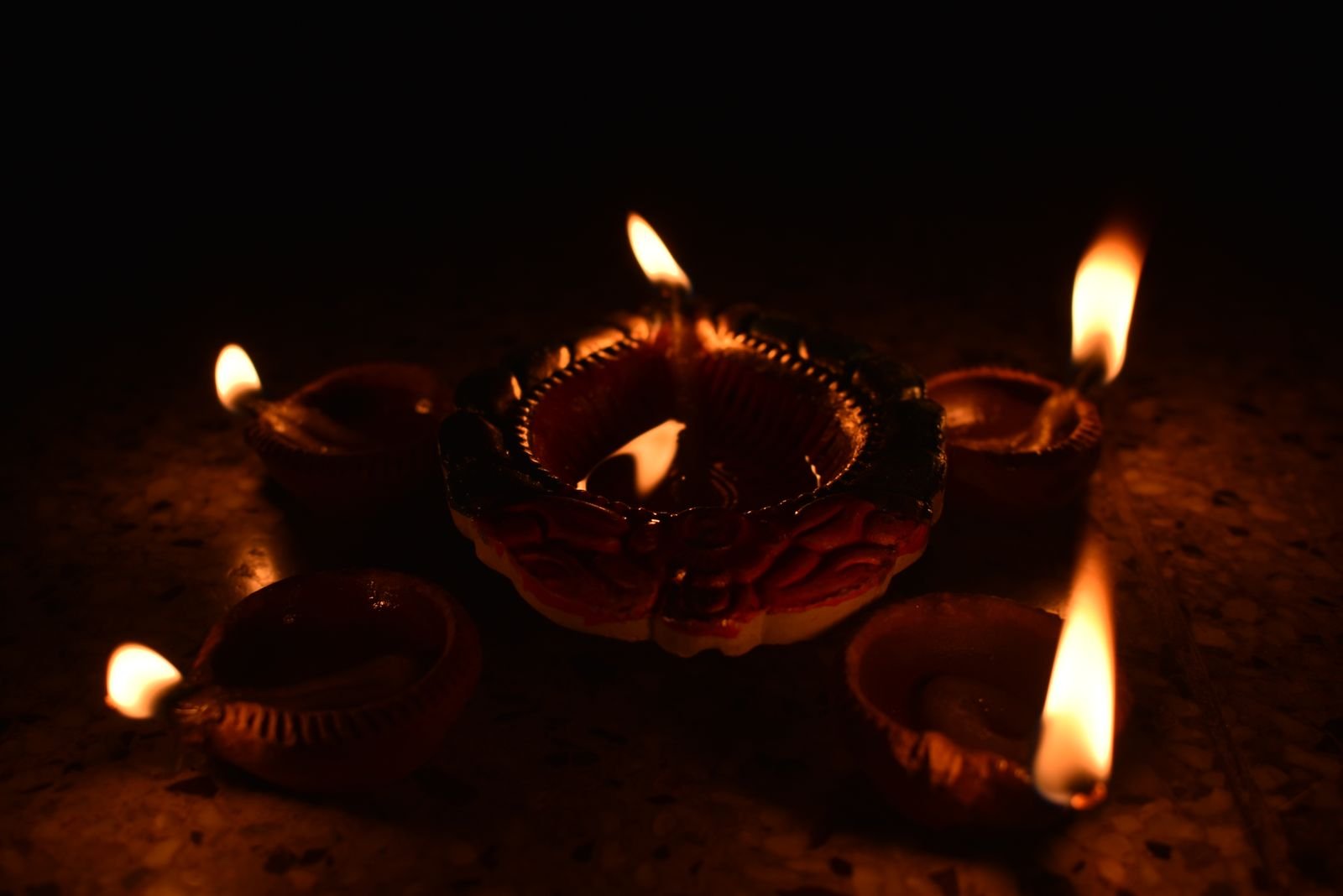 Diya aur puja thali, shatru vijay aur mukadma jeetne ke upay